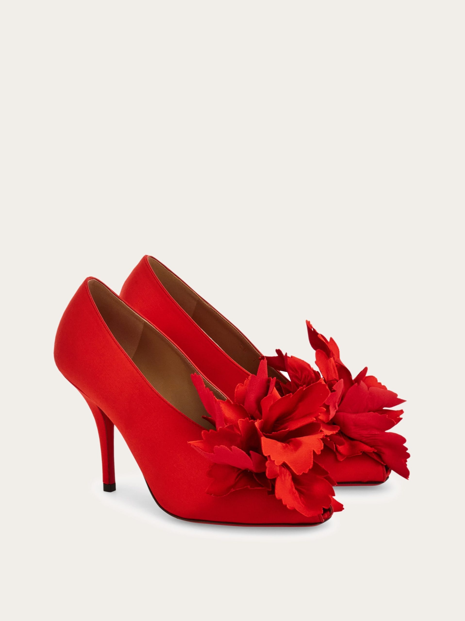 Ferragamo Flower embellished high heel pump - Image 3